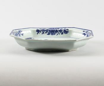 STEKFAT, porslin, Kina, Qianlong(1736-1705).