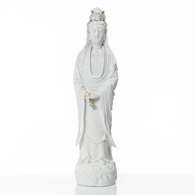 A Chinese blanc-de-Chine porcelain figure of Guanyin, Qing dynasty (1644-1912.