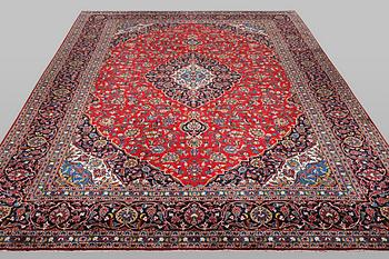 A carpet, Kashan, ca 497 x 298 cm.