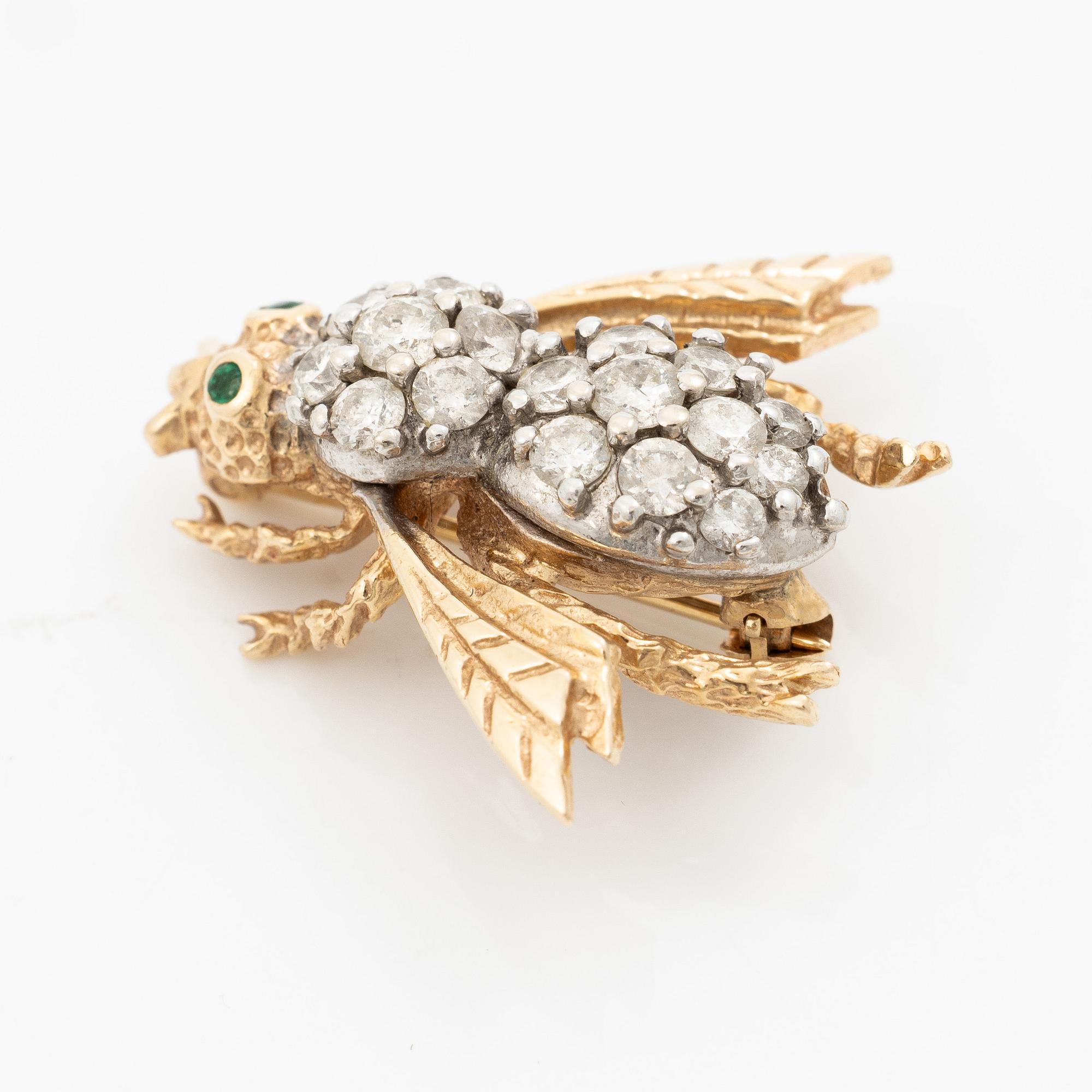 Brooch in the shape of a bee, 14K gold with brilliant-cut diamonds.