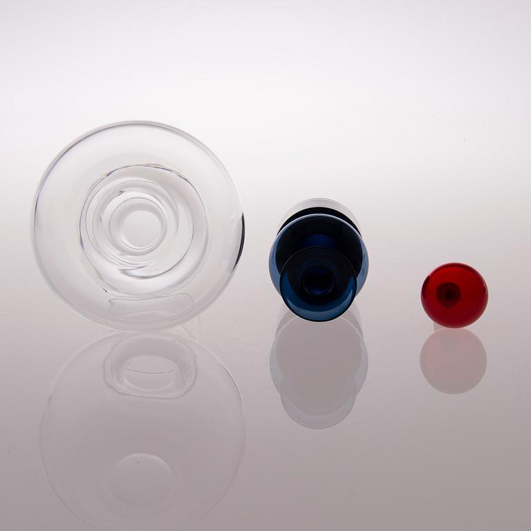 A decanter 'The Bells of Kremlin', signed Nuutajärvi, Notsjö.