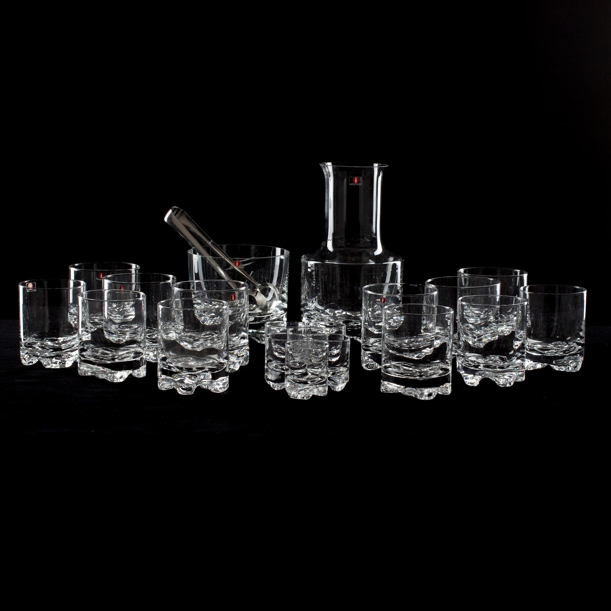 DRICKSGLAS, 18 st, KARAFF och ISHINK, "Gaissa", design Tapio Wirkkala, Iittala, 1900-talets slut.