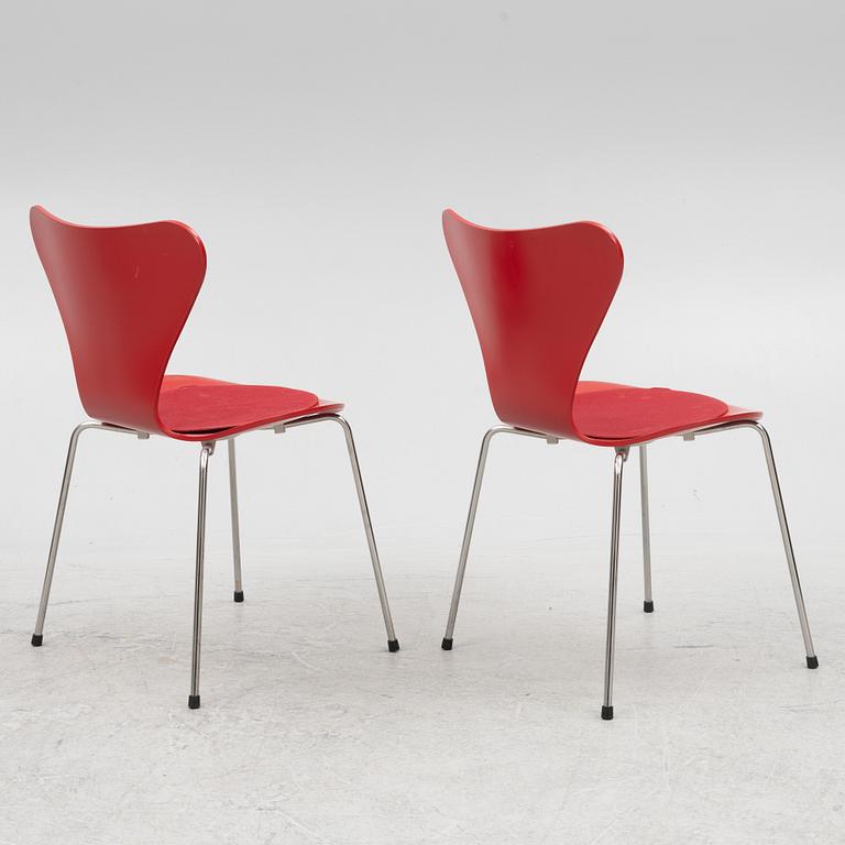 Arne Jacobsen, six 'Series 7' chairs, Fritz Hansen, Denmark, 2012.