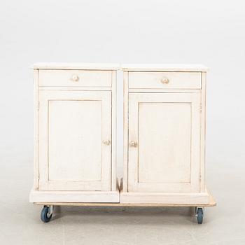 Sängbord/skåp, ett par, 1900-talets första hälft.