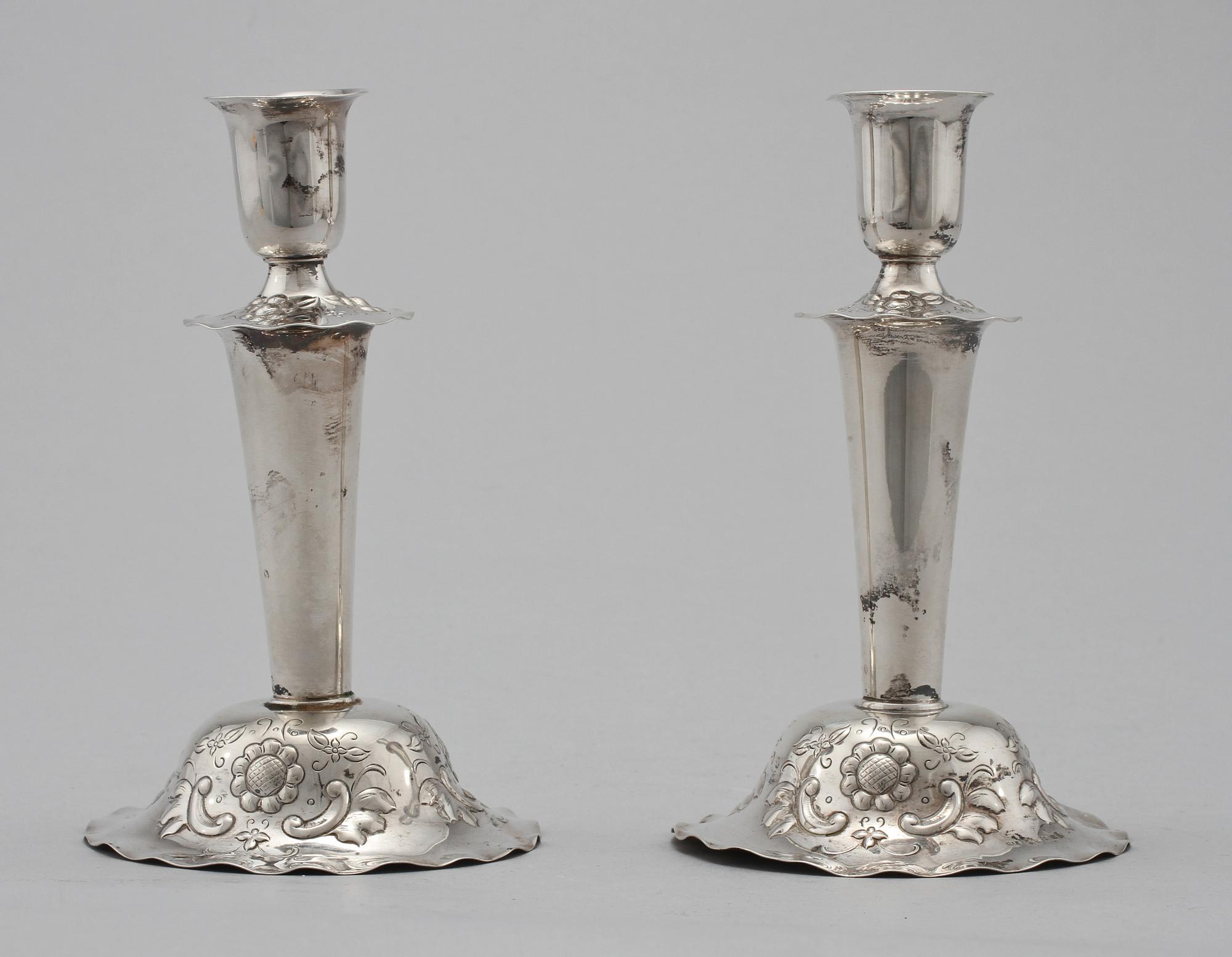 LJUSSTAKAR, ett par, silver, GAB, Stockholm, 1946. Total vikt 255 g.