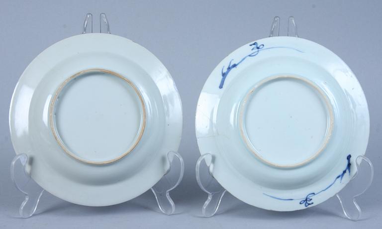 STEKFAT samt BÄRTALLRIKAR, 2 st, porslin, Kina, 1700-tal.