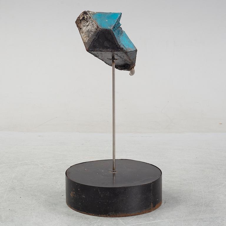 Caroline Mesquita, executed in 2017. Steel, stainless steel, resin, car paint.