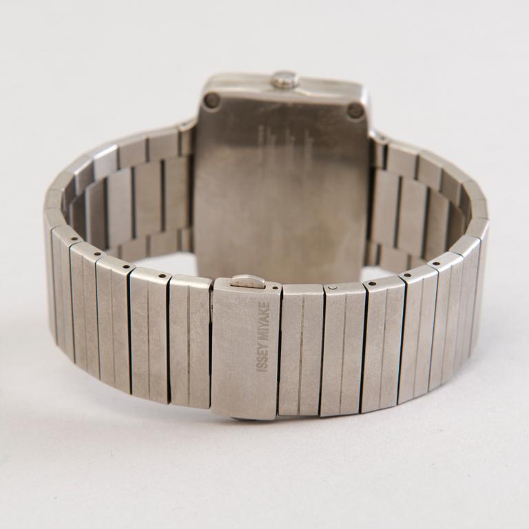 ISSEY MIYAKE, wristwatch 28 x 39 mm, design Harri Koskinen.