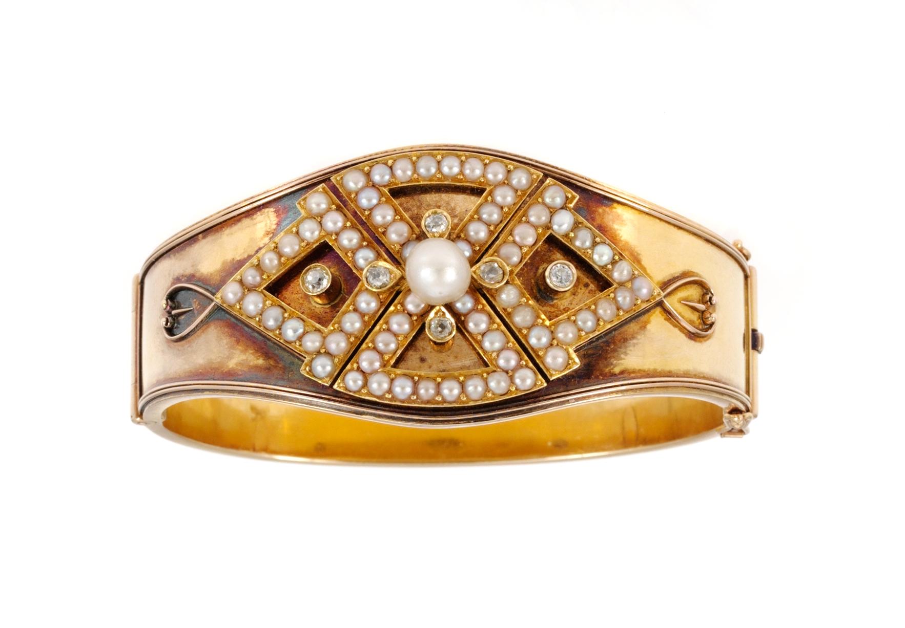 ARMBAND, guld med orientaliska pälor och gammaslipade diamanter, tot. ca 0.30 ct.