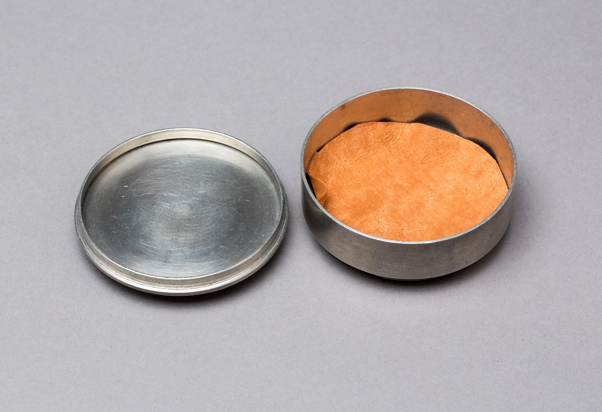 BURK med LOCK, tenn, Firma Svenskt Tenn, 1936.