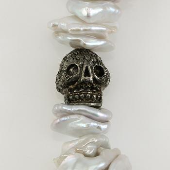 ARMBAND, sötvattenspärlor, silver och diamanter.