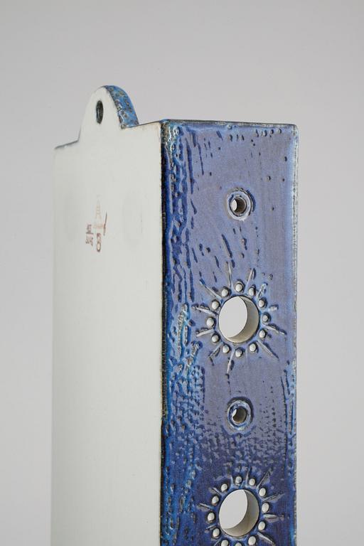 A pair of wall sconces in stoneware, designed by Berte Jessen for Aluminia, Denmark, third quarter of the 20h century.