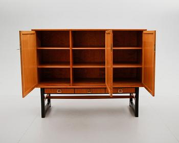 SIDEBOARD, 1900-talets mitt.