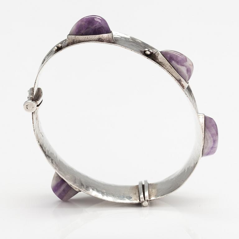 Reijo Sirkeoja, A silver bracelet with amethysts. Tampere 1960.
