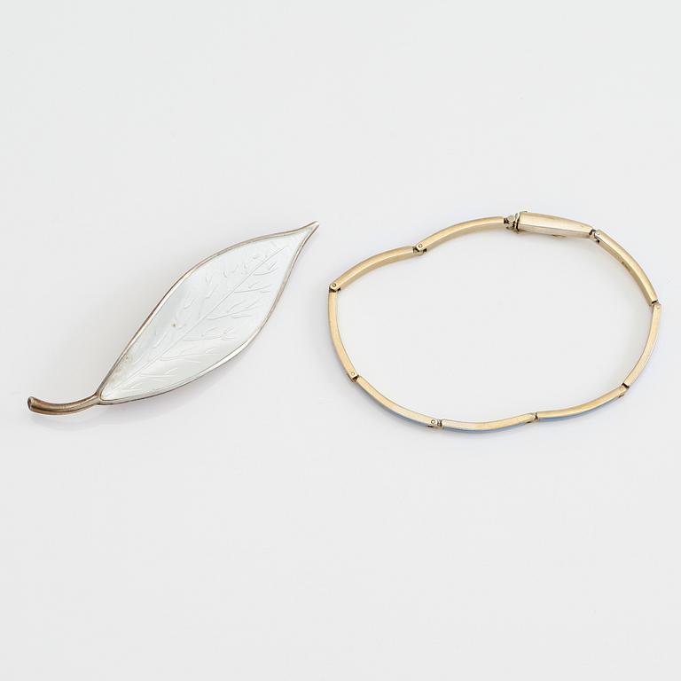 ARMBAND OCH BROSCH, sterlingsilver och emalj.