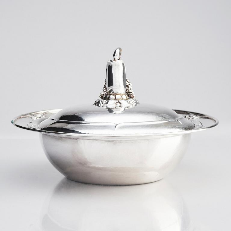 Johan Rohde, an 830/1000 silver lidded dish, Georg Jensen,  Copenhagen 1915-1918, design nr 228, Swedish import marks GAB F.