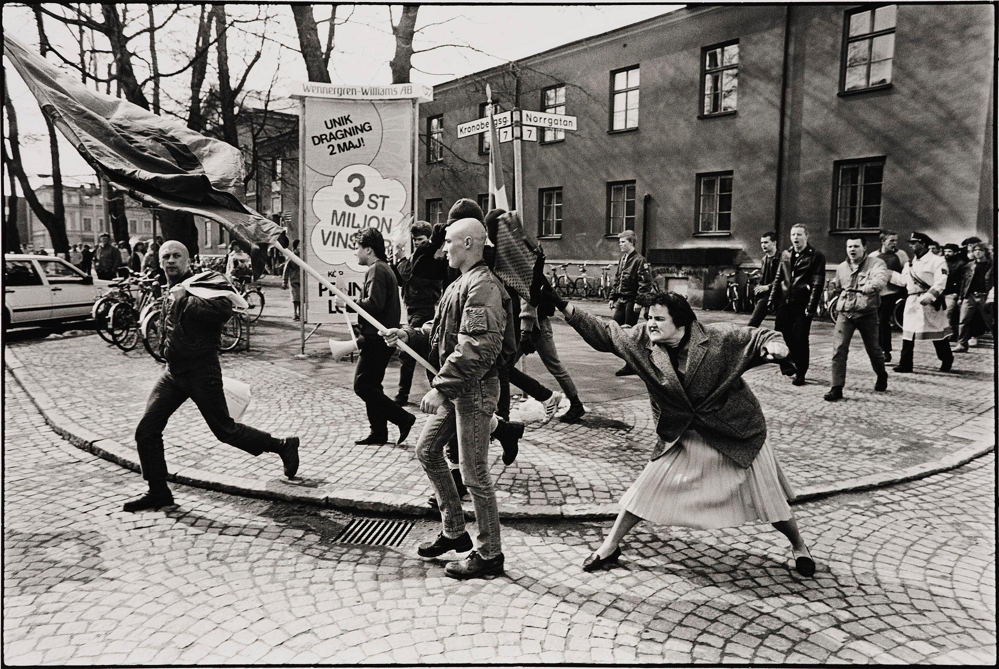 Hans Runesson, "Kvinnan med handväskan", 1985.