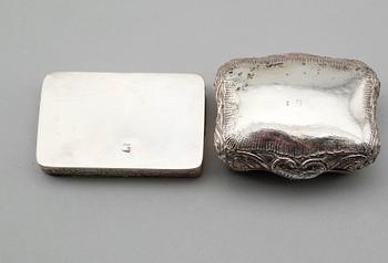 DOSOR, 2 st, silver, 1800-/1900-tal. Vikt ca 212 gram.