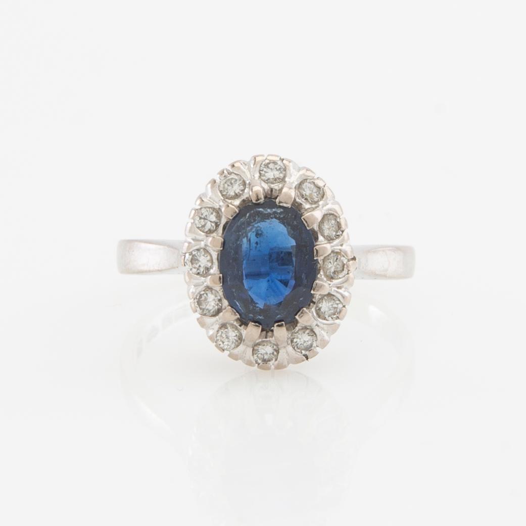 Bo Andersson, Ring 18K white gold set with an oval faceted sapphire and round brilliant-cut diamonds, Uppsala 2010.
