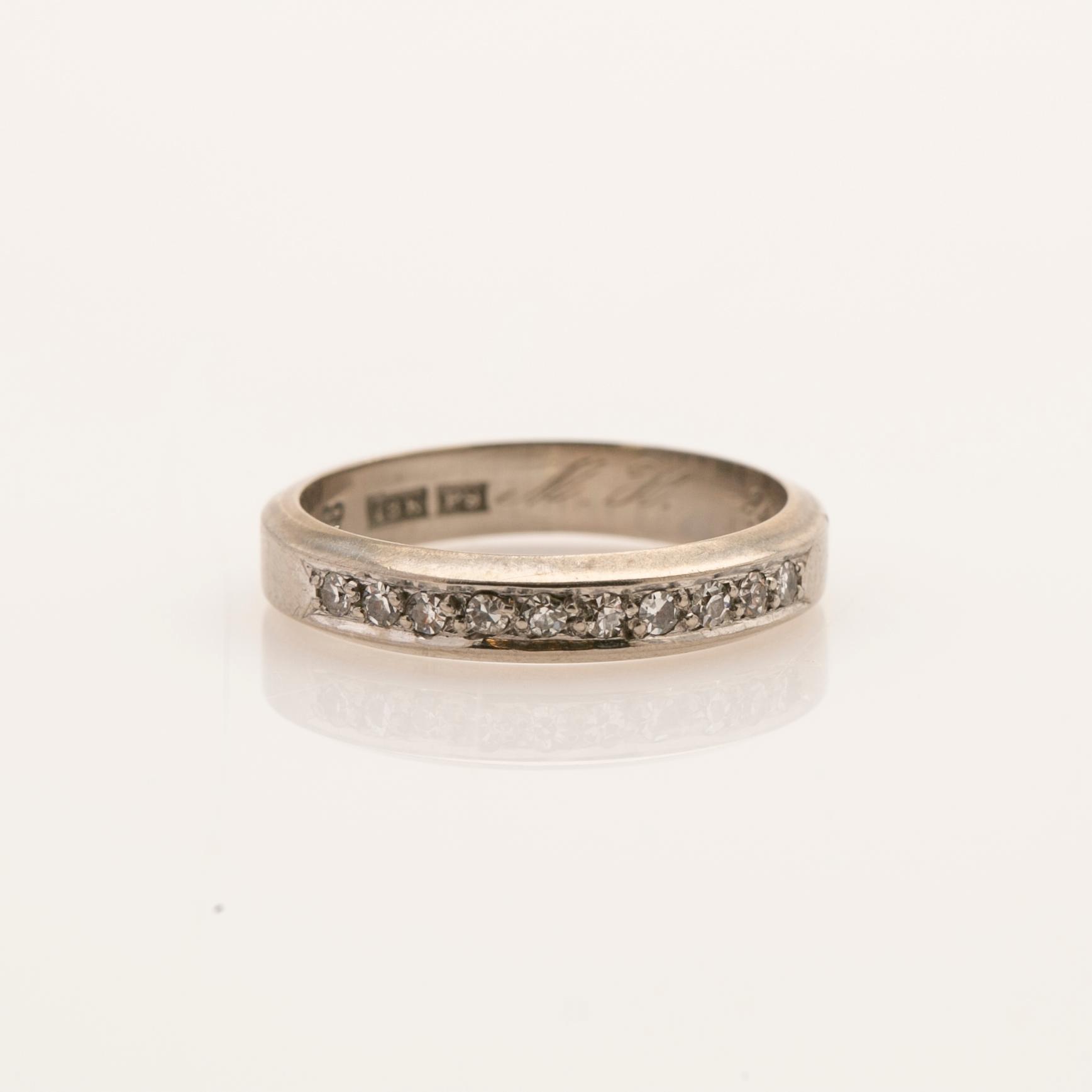 Ring, 18K vitguld med briljanter, K&EC, Göteborg 1965.