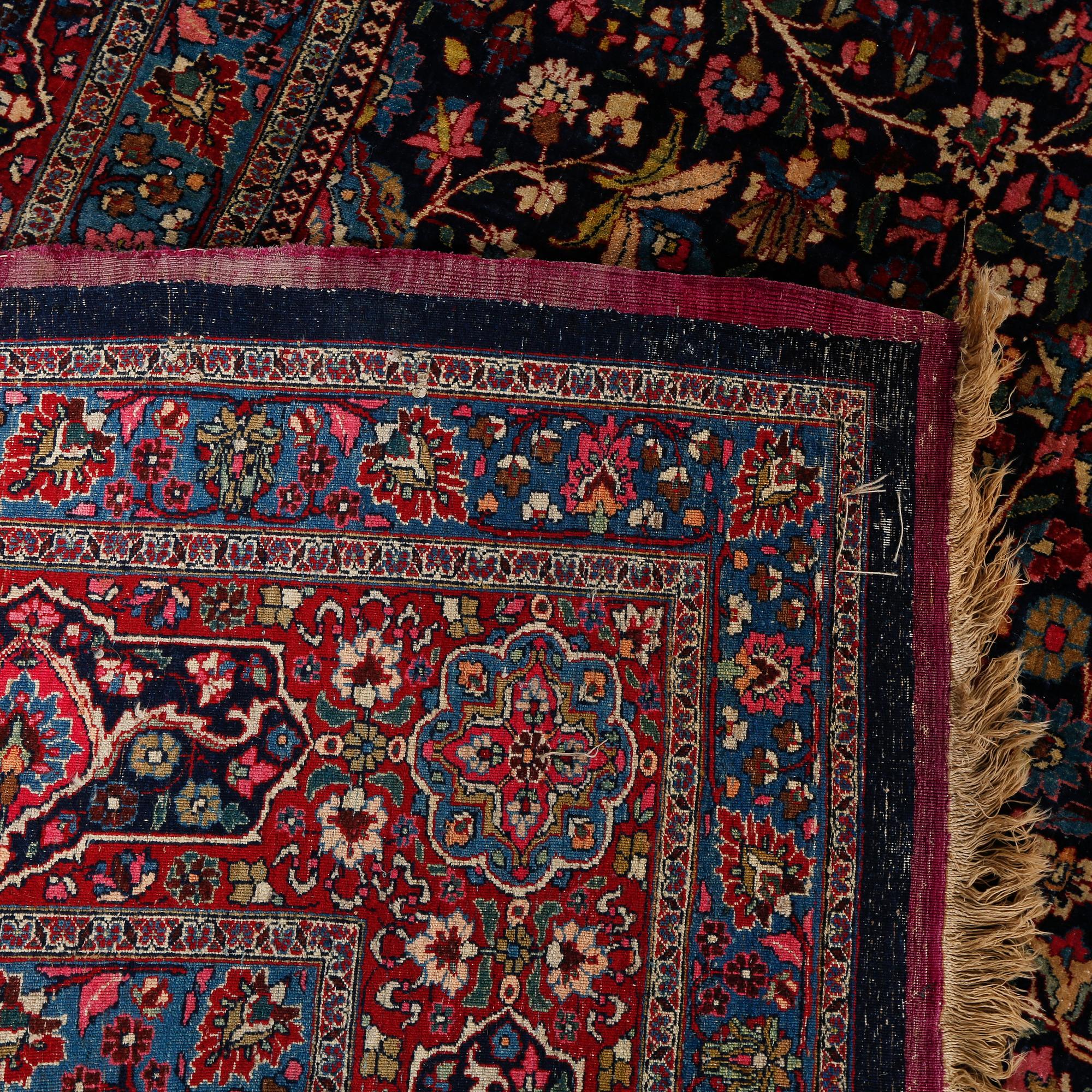 MATTA, troligen Khorasan, semiantik, bär inskription, ca 435x310 cm.