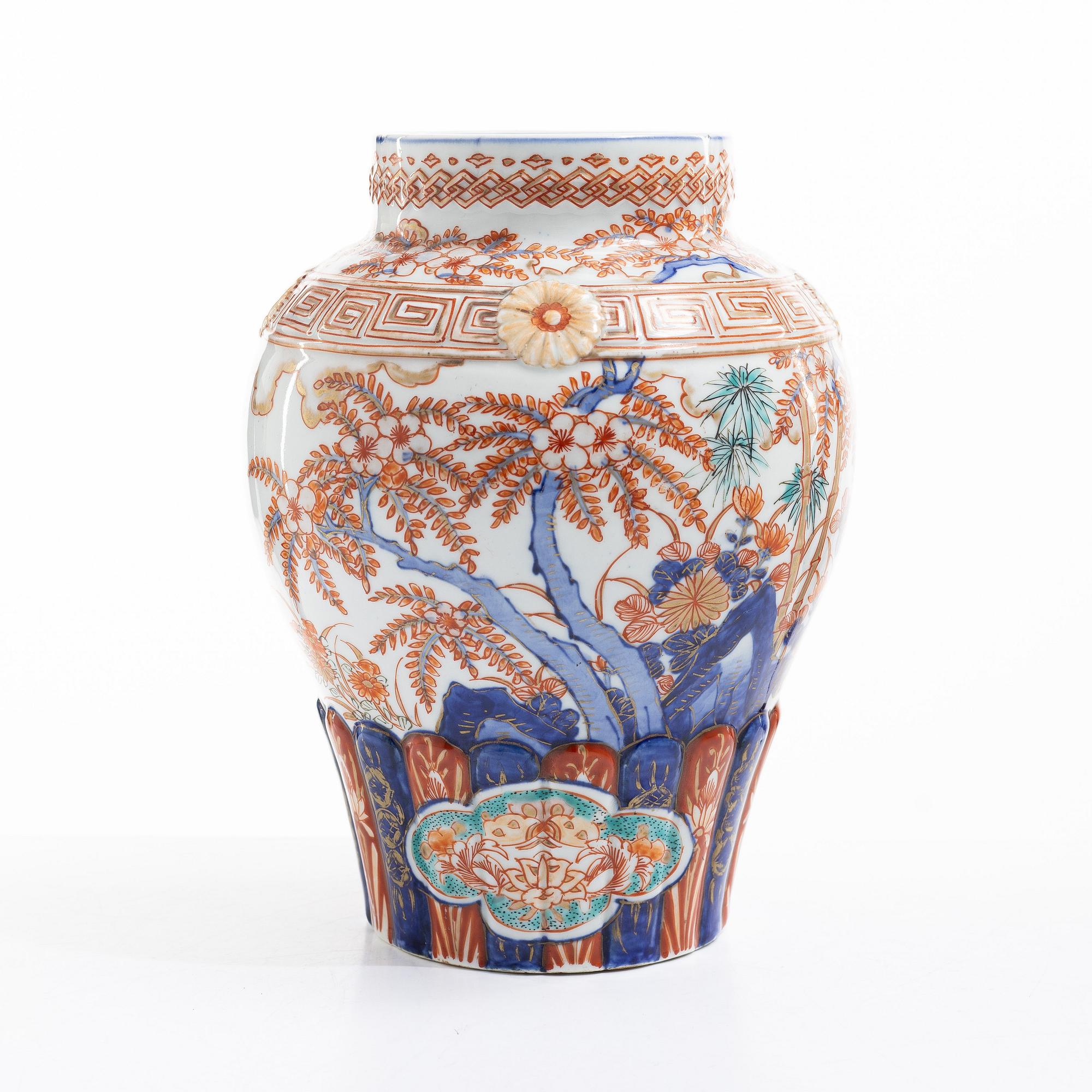 Vas, porslin. Japan, Meiji (1868-1912).