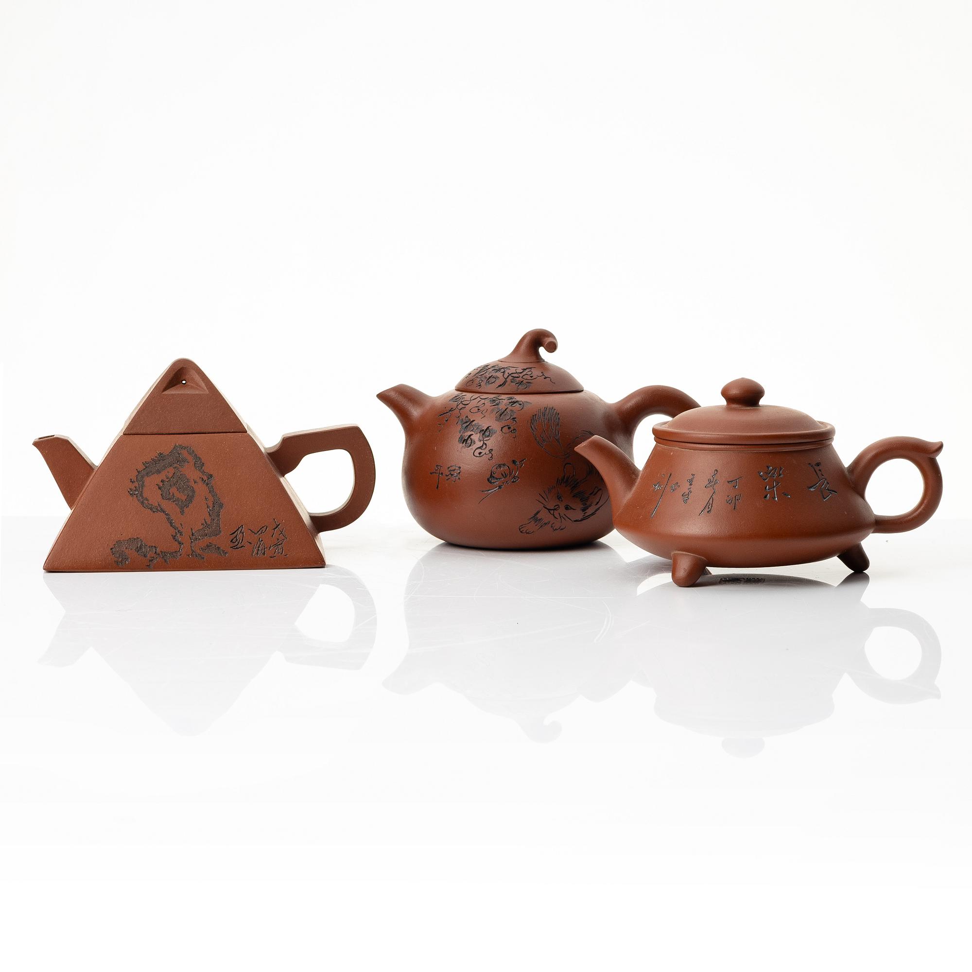 A group of three Chinese yixing teapots, 1980/90s.