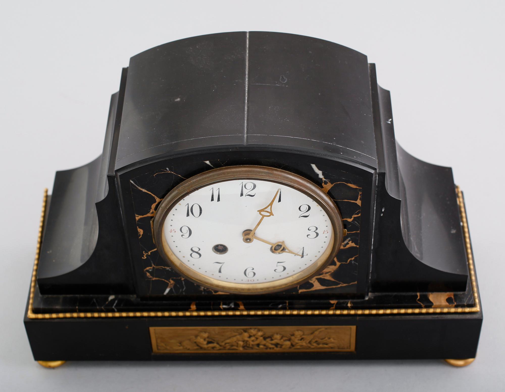 BORDSPENDYL, 1900-talets första hälft.