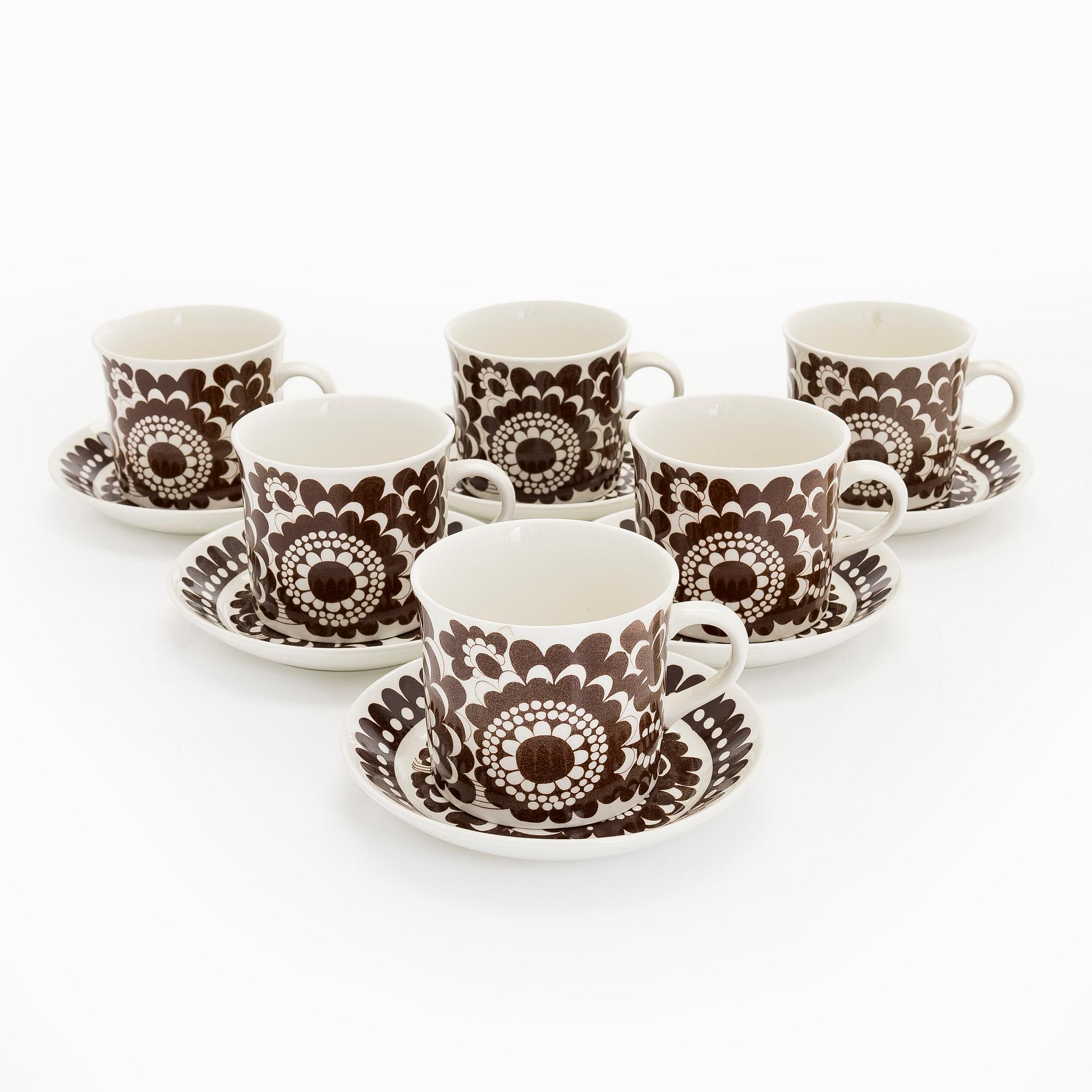 Esteri Tomula, kaffekoppar med fat, 6 st, "Arabia 100", Arabia Finland. I produktion år 1973.