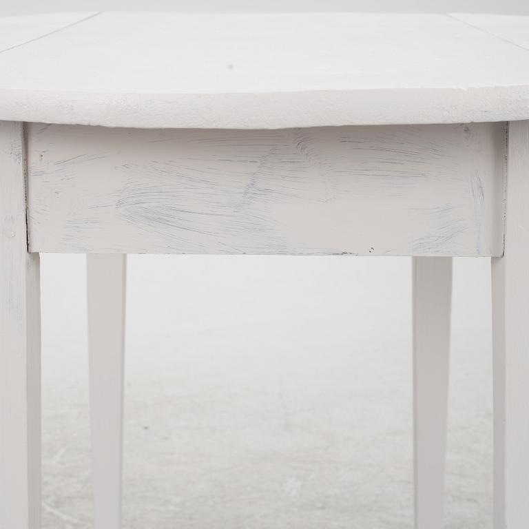 A drop-leaf table, early 20th Century.