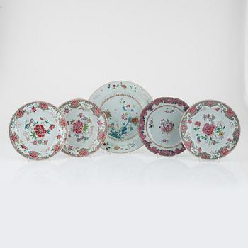 Five Chinese famille rose porcelain dishes,  Qingdynastin, Qianlong (1736-95).