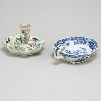 A blue and white saucer with a famille rose Canton candle holder, Qing dynasty, Qianlong and 19th century.