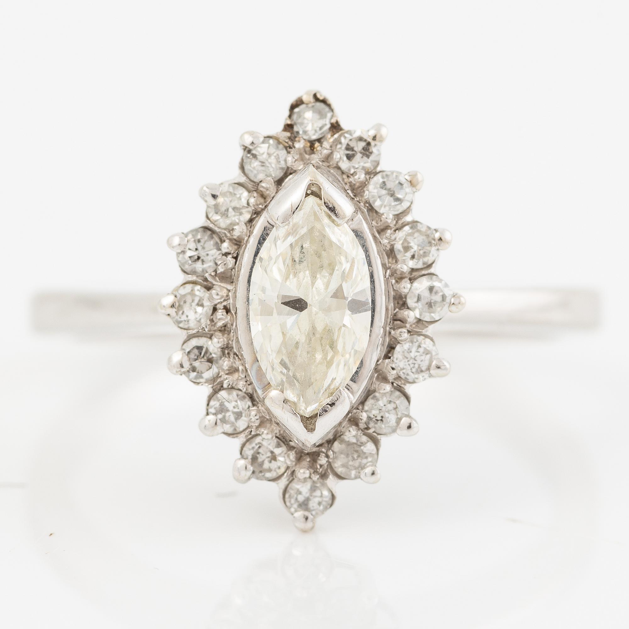 Ring in white gold with a navette-cut diamond and octagon-cut diamonds.