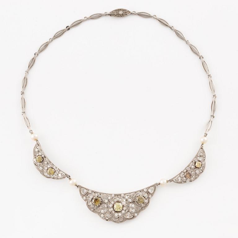 Necklace of platinum with diamonds and pearls.