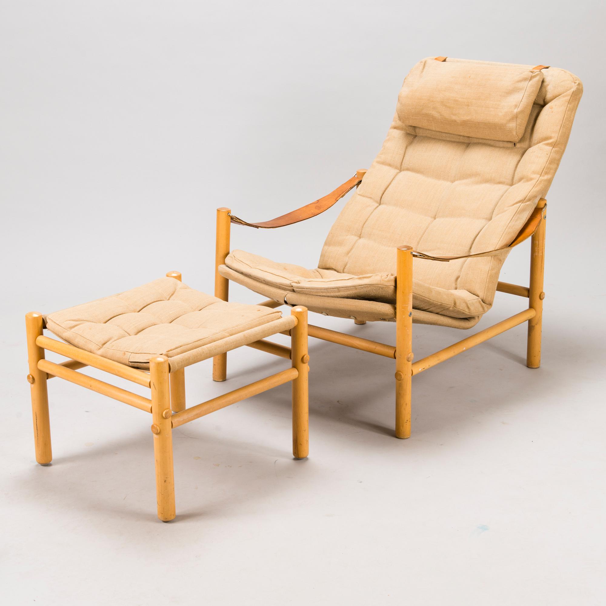 BROR BOIJE, A pair of 'Junker' easy chairs and an ottoman for Dux, Sweden, latter half of the 20th Century.