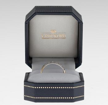 RING, 14K gold, 12 st. diamanter tot. 0,36 ct. Finska stämplar Silván 2006. Vikt 2,7 g. Intyg.