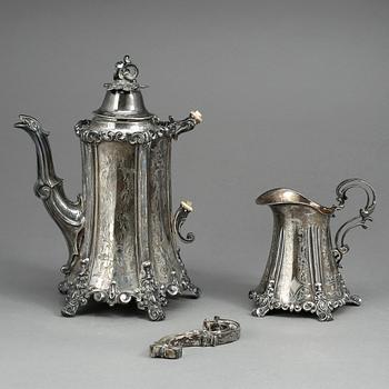 KANNA OCH GRÄDDKANNA, silver, Gustaf Möllenborg Feron, Stockholm bla 1860. Total vikt ca 1266 gram.