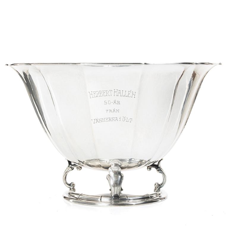 A silver bowl on foot, GAB, Stockholm, 1931.