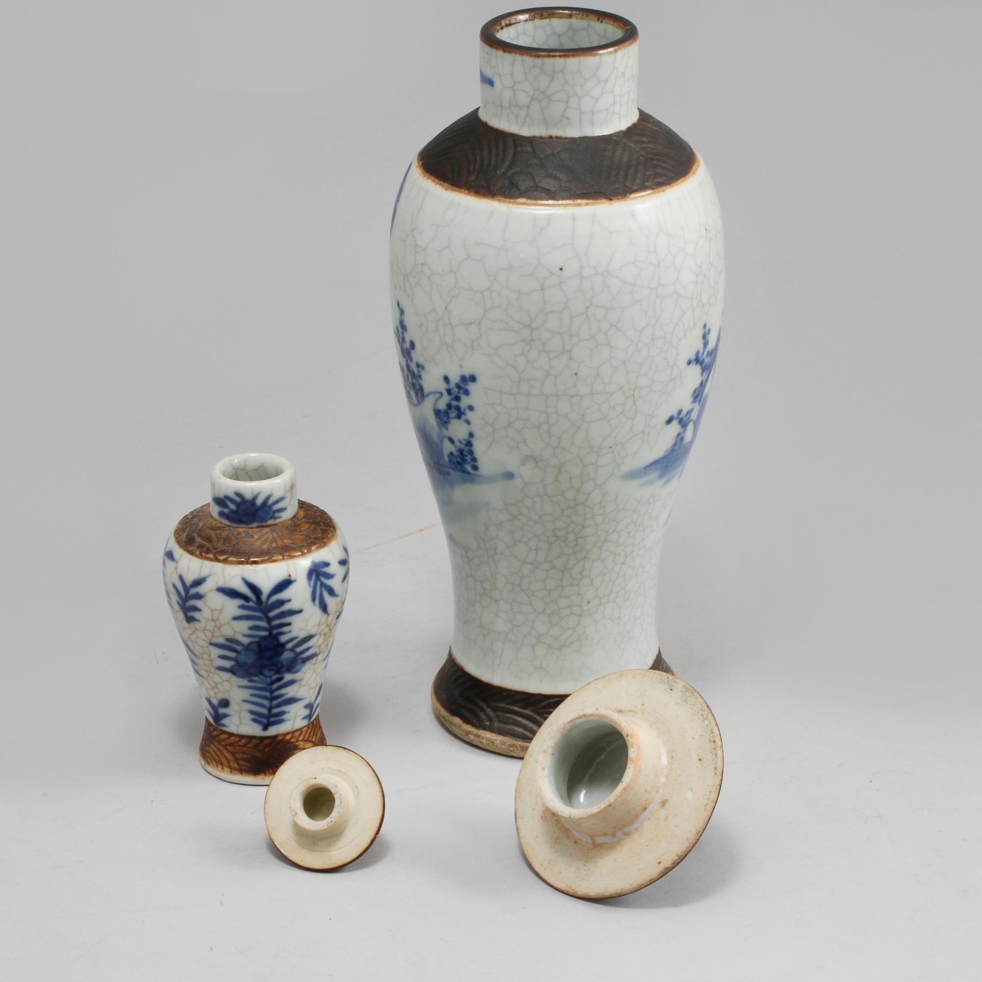 LOCKURNOR, 2 st, porslin, Kina, 1800-tal.