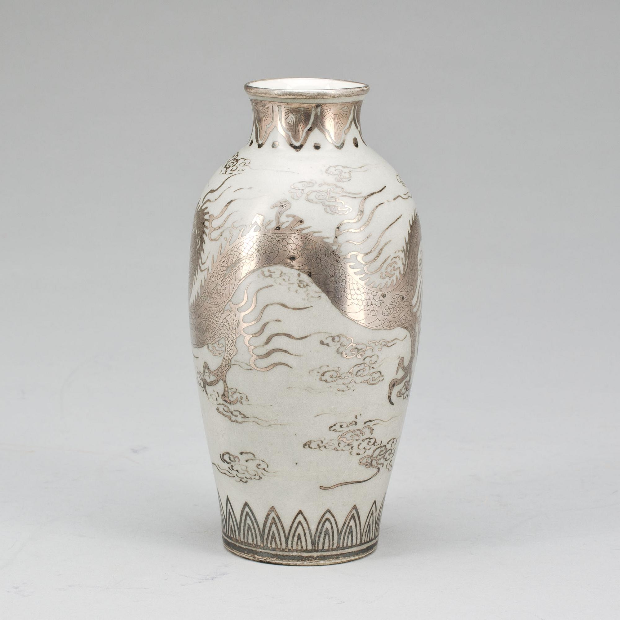 VAS, porslin, Kina, 1900-talets början.