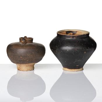 A group lot of ceramics for the Southeast Asian market, 14/16th century. (7 pieces).