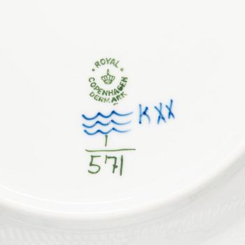 Servis, 70 delar, "Musselmalet", halvblond, Royal Copenhagen. Största delen från 1950-talets slut.