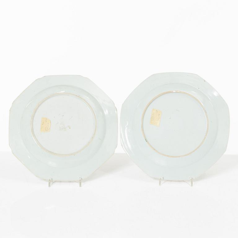 Tallrikar, fem stycken, porslin, Kina, Qingdynastin, 1700-tal.