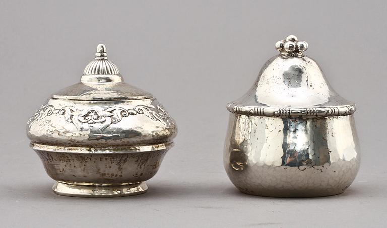 LOCKASKAR, 2 st, samt STRÖARE, 2 st, silver, bl. a. K Andersson, Stockholm, 1923. Tot. v. 325 g.