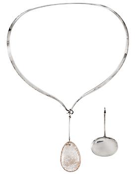 648. Vivianna Torun Bülow-Hübe, VIVIANNA TORUN BÜLOW HÜBE, halsring med två hängen, för Firma Georg Jensen,
