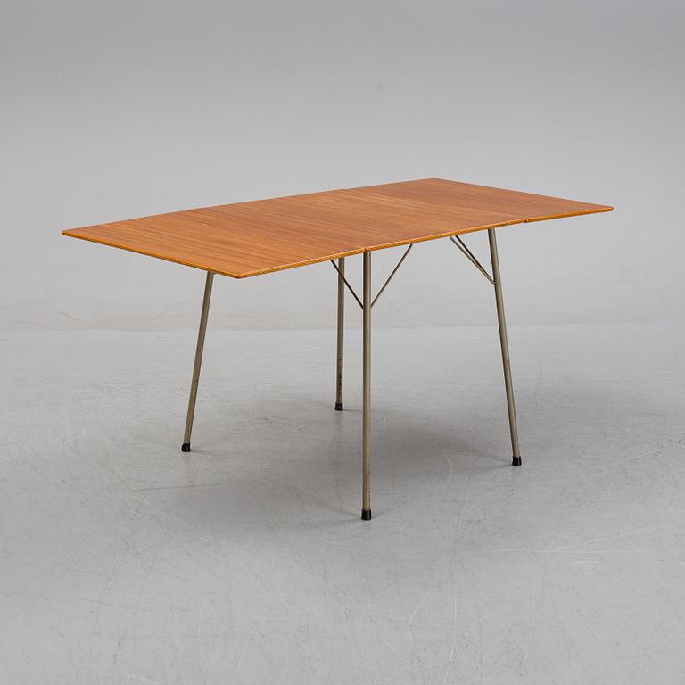 Arne Jacobsen, a model 3601 table for Fritz Hansen, Denmark.