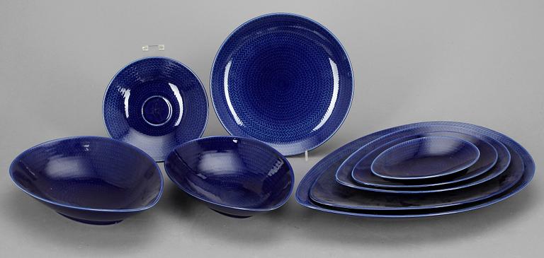 SERVISDELAR, 82 delar. Porslin. "Blå eld", Hertha Bengtson, Rörstrand.