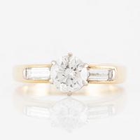 Ring 18K guld med en rund briljantslipad diamant.