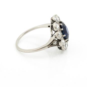 Carmose ring in platinum with sapphire and old-cut diamonds.