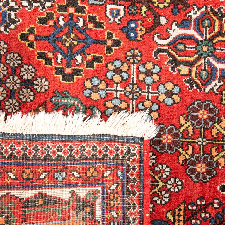 A semiantique Oriental carpet approx 207x136 cm.